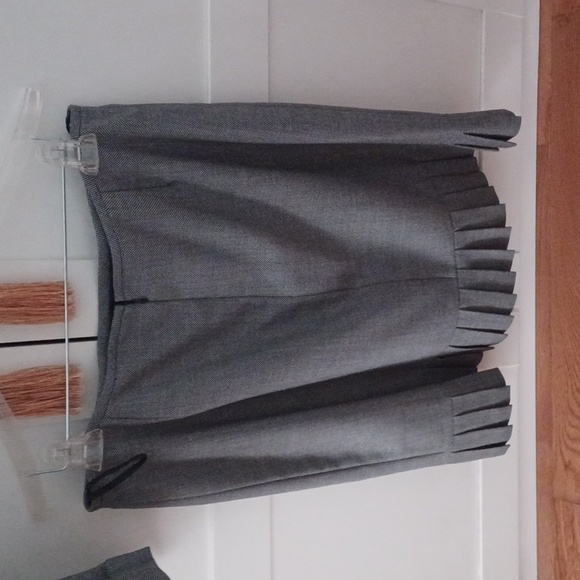 Tahari skirt suit - Picture 8 of 8